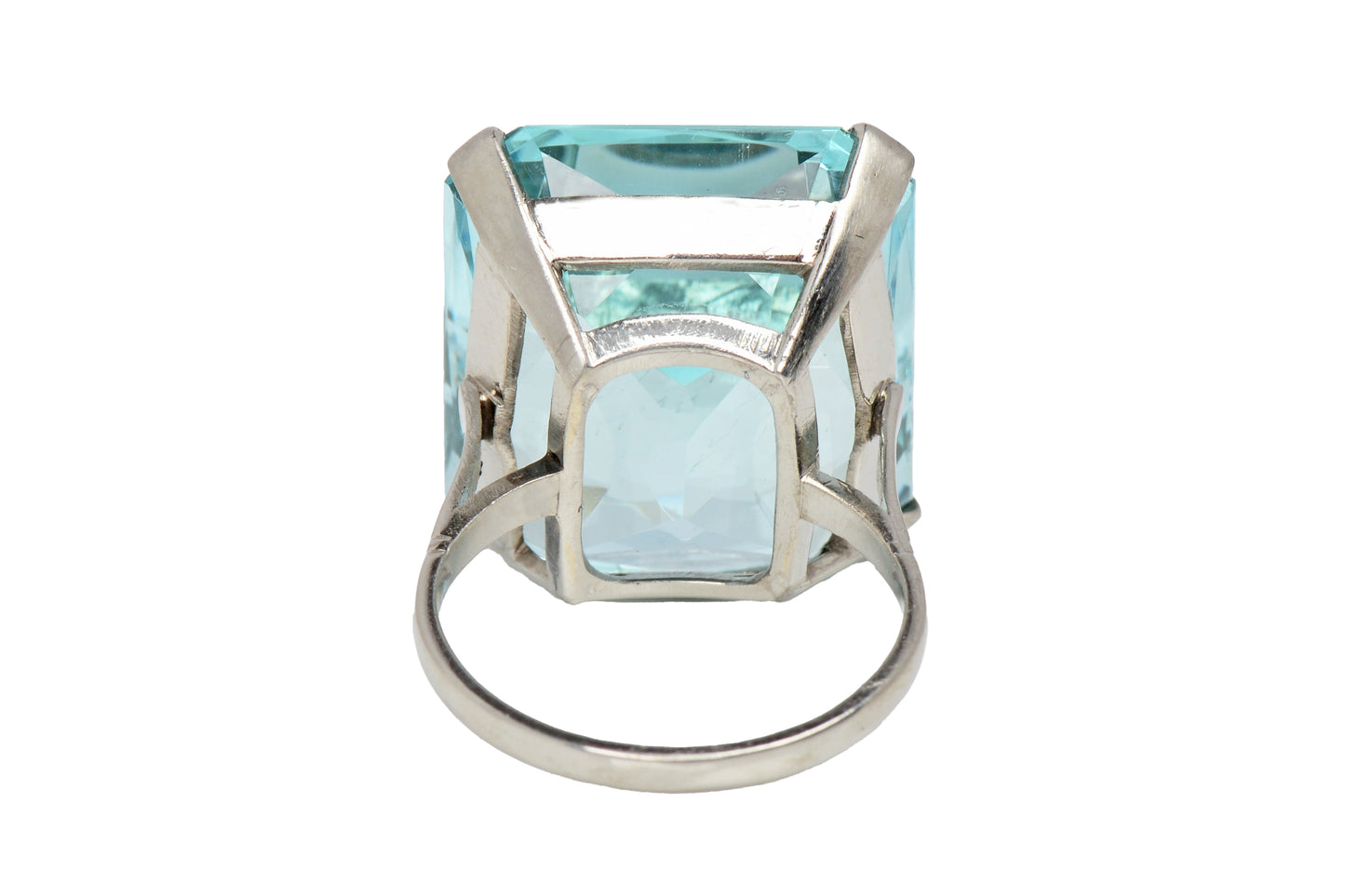 Grandeur in an Aquamarine Platinum Ring