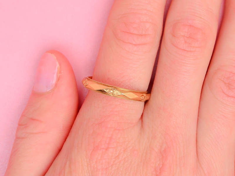 Men's ArtCarved Vintage Wedding Band