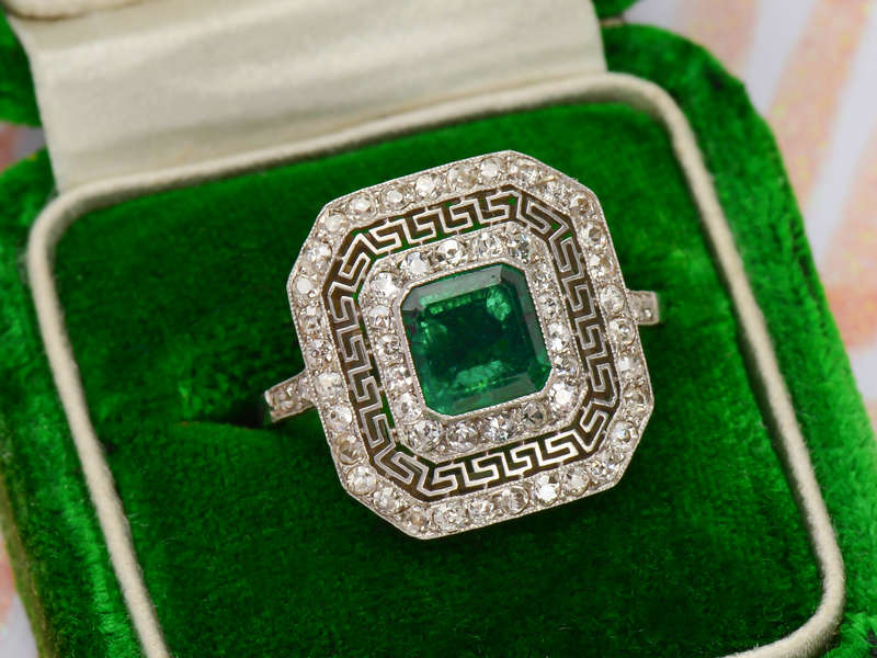 Art Deco Sublime - Emerald Diamond Ring