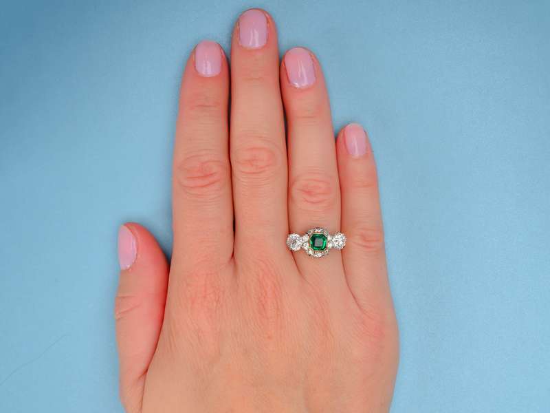 Fascinante - Colombian Emerald Diamond Ring