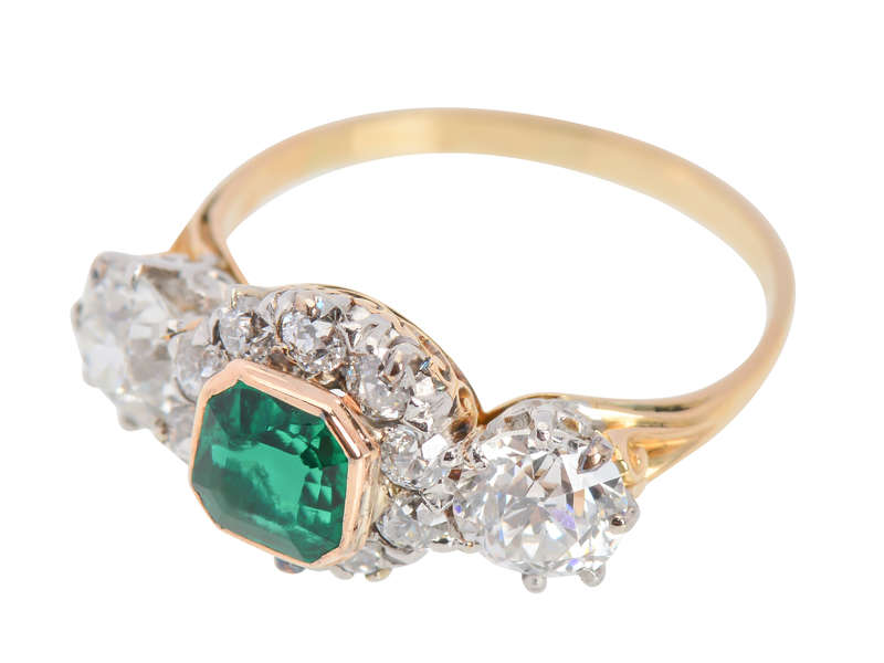 Fascinante - Colombian Emerald Diamond Ring