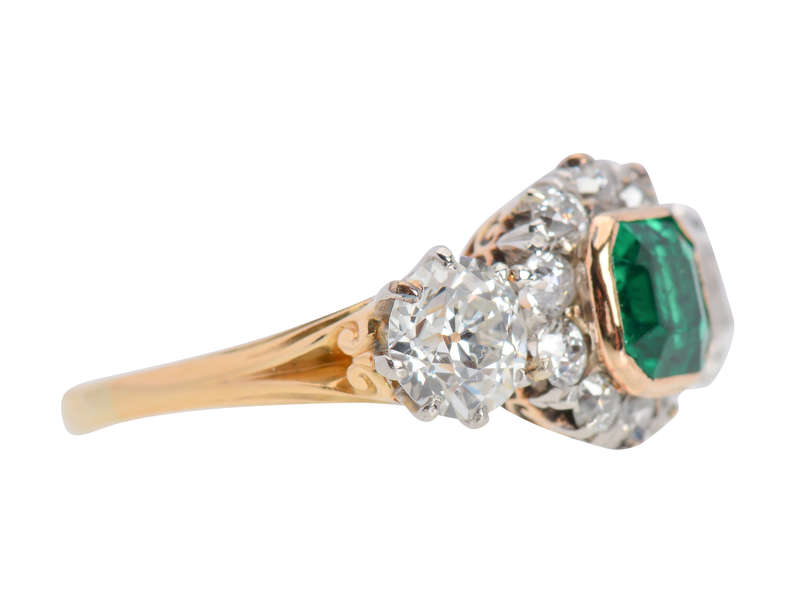 Fascinante - Colombian Emerald Diamond Ring