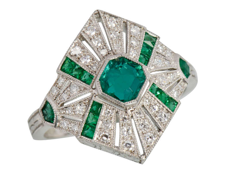 Dynamism - Emerald Diamond Platinum Ring