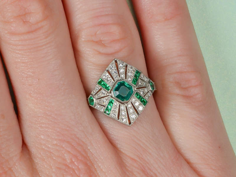 Dynamism - Emerald Diamond Platinum Ring
