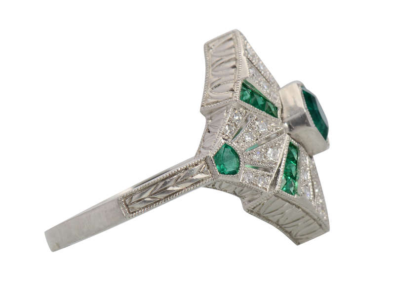 Dynamism - Emerald Diamond Platinum Ring