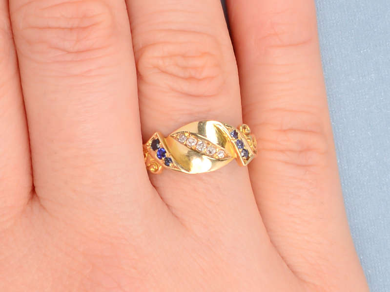 Momentum - 1905 Antique Sapphire Diamond Ring