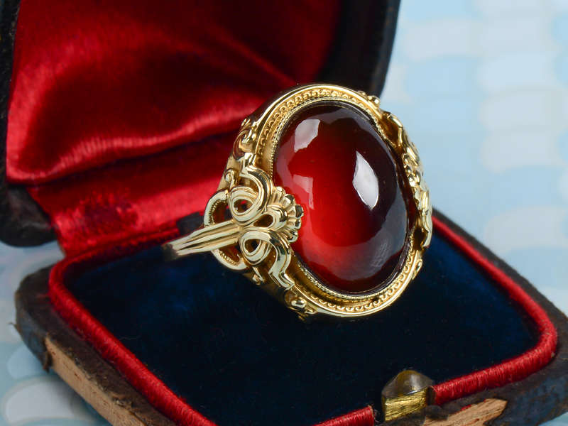 Ornamental Cabochon Garnet Gold Ring