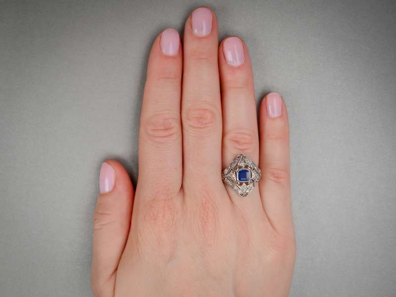Petit Point - Sapphire Diamond Platinum Ring