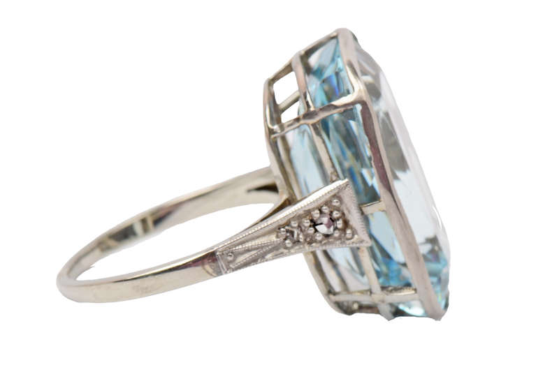 Sublime Art Deco Huge Aquamarine Solitaire Ring