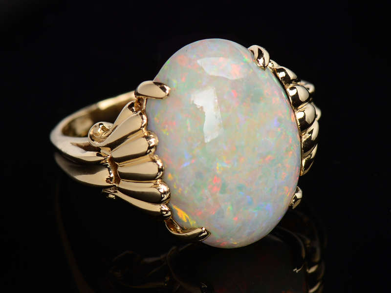 Red Delicious - Fine Australian Opal Retro Gold Ring