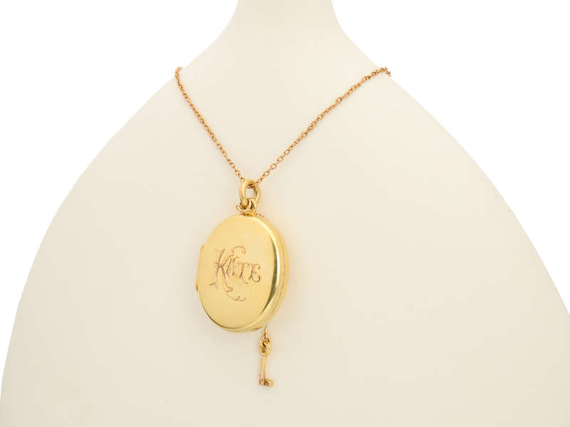 
                      
                        Rare 18k Gold Locket & Working Key
                      
                    