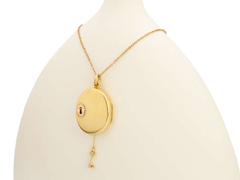 
                      
                        Rare 18k Gold Locket & Working Key
                      
                    
