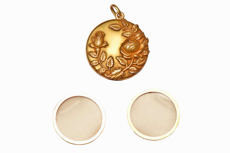 Antique Rose Motif 14k Photo Locket