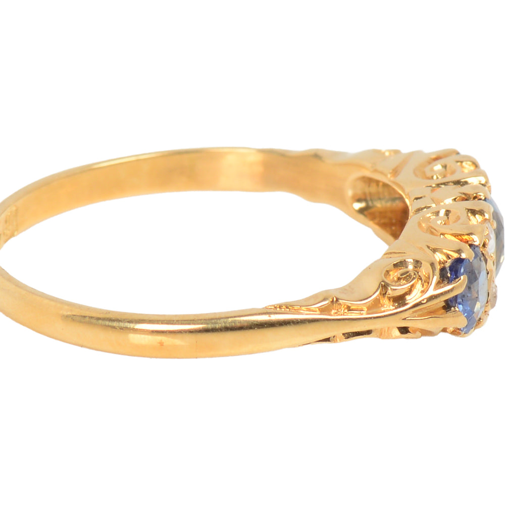 
                      
                        Ceylon Sense - Sapphire Diamond Ring from 1909
                      
                    