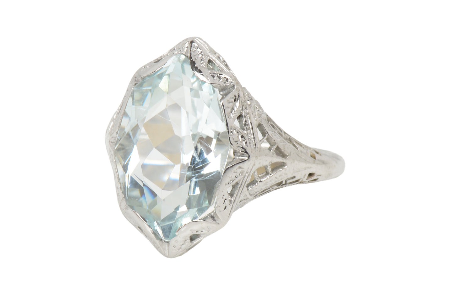 Undulating Aquamarine Art Deco Ring