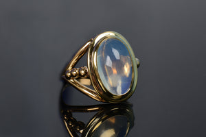 Evanescence - Blue Moonstone 18k Gold Ring