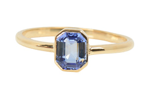French Sapphire 18k Gold Ring