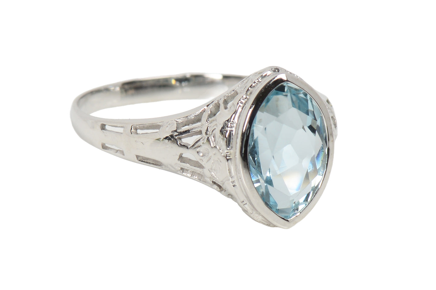 Vintage Art Deco Aquamarine Filigree Ring