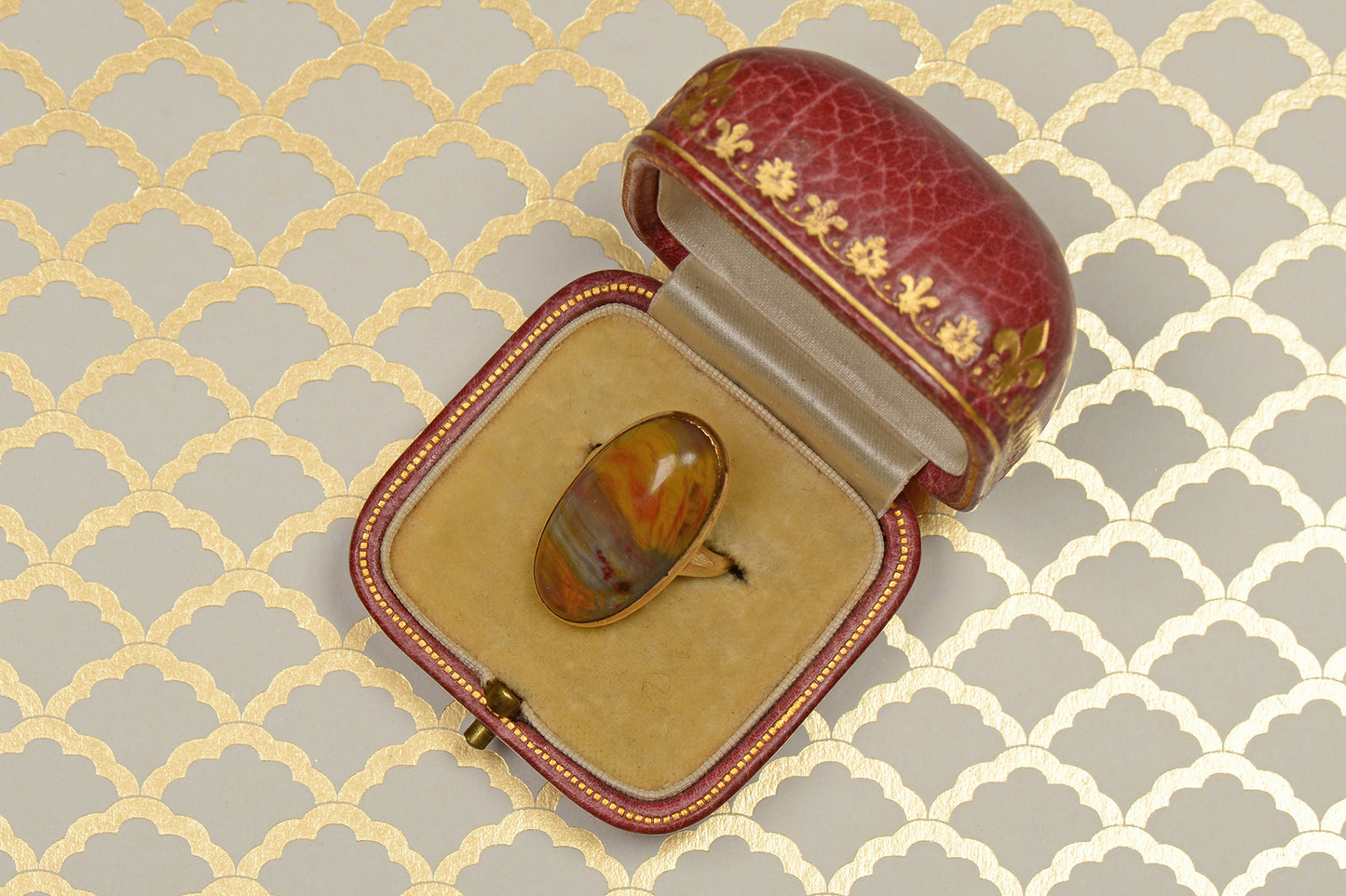 Vintage Oval Picture Agate Ring in Gold