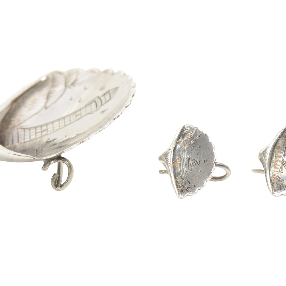 
                      
                        Silver Shell Motif Seascape Brooch & Earrings in box
                      
                    