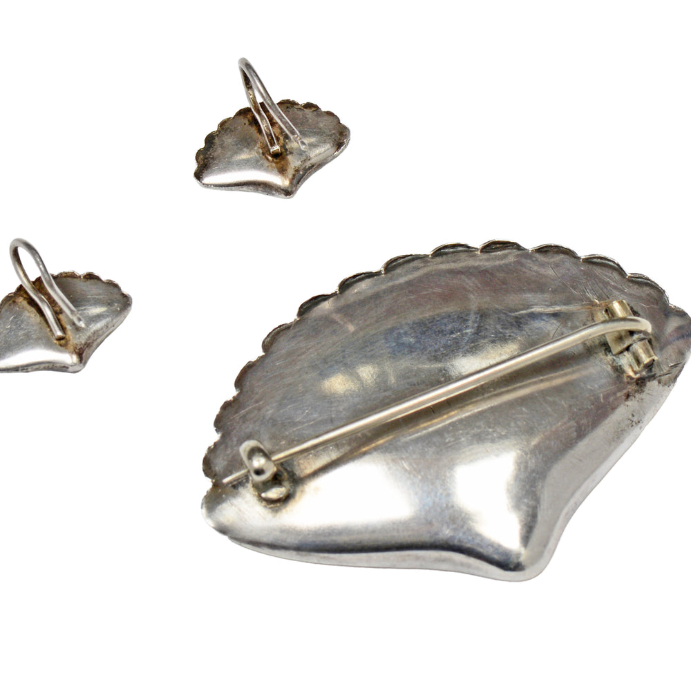 
                      
                        Silver Shell Motif Seascape Brooch & Earrings in box
                      
                    