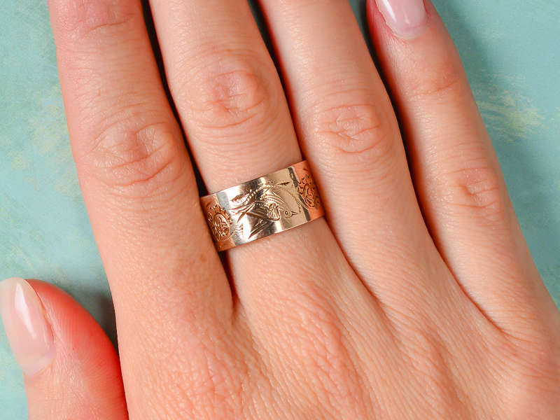 A Bird in the Hand - Victorian Wide Floral Wedding Band