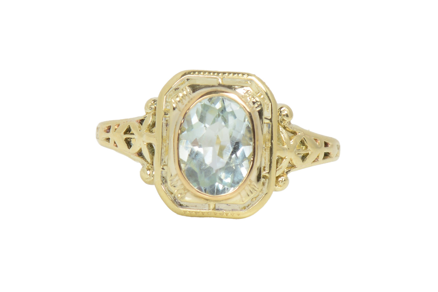 Vintage Oval Aquamarine Yellow Gold Filigree Ring