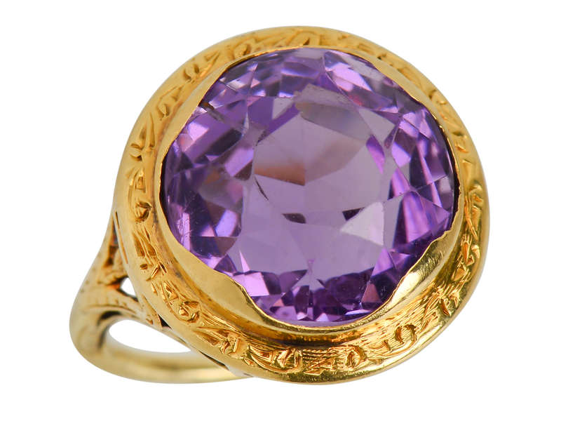 Curves & Geometrics - Antique Amethyst Gold Ring
