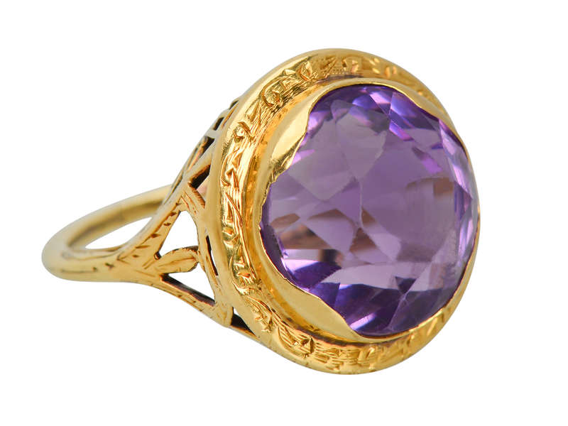 Curves & Geometrics - Antique Amethyst Gold Ring