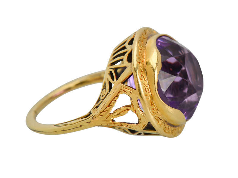 Curves & Geometrics - Antique Amethyst Gold Ring