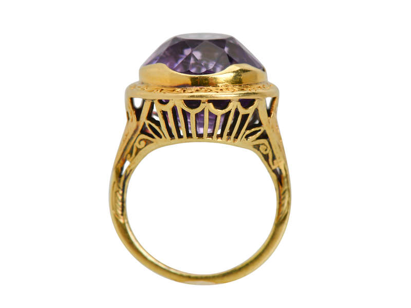 Curves & Geometrics - Antique Amethyst Gold Ring