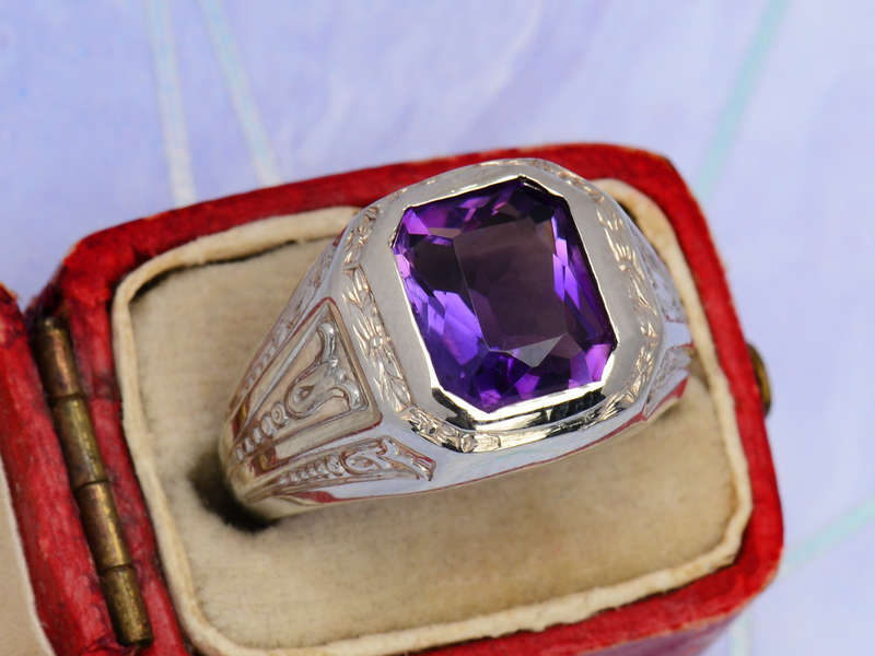 Deco Amethyst White Gold Ring