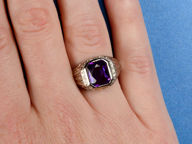 Deco Amethyst White Gold Ring