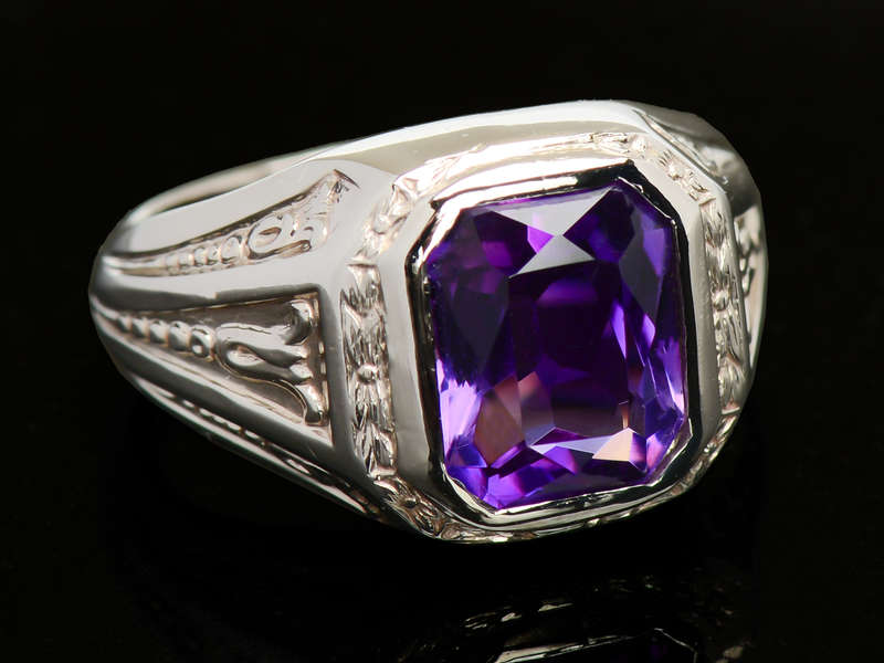 Deco Amethyst White Gold Ring