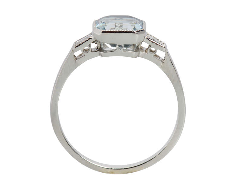 Sleek Aquamarine Diamond Alternate Engagement Ring