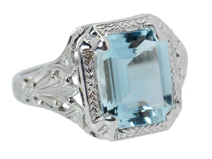 Vintage Aquamarine Filigree Ring of 1930s