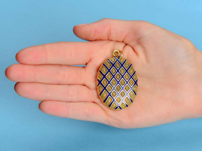 Pattern Play - English Victorian Gold Locket