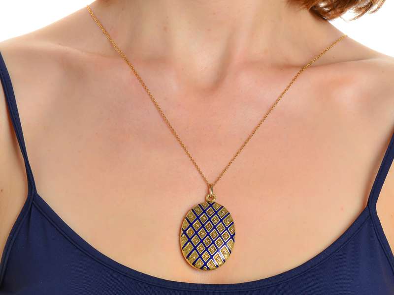 Pattern Play - English Victorian Gold Locket