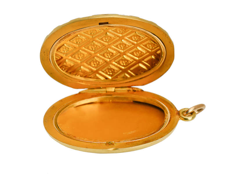 Pattern Play - English Victorian Gold Locket