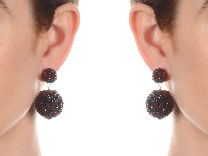 Glittering Worlds - Bohemian Garnet Earrings