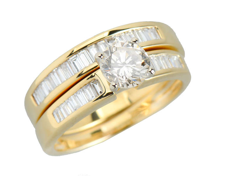 Vintage Diamond Wedding Set in Gold