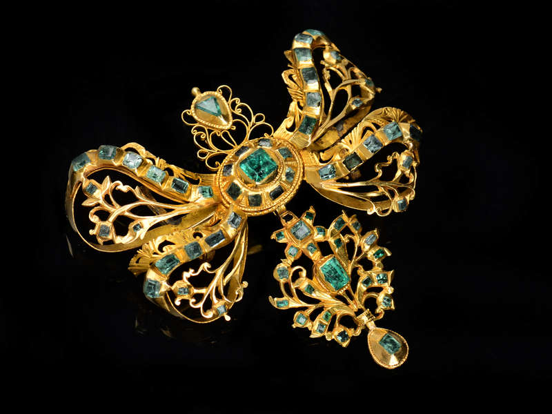 Grandeza - Emerald 18th C. Spanish Pendant Brooch