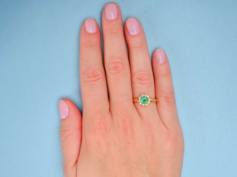 Emerald Diamond Halo Ring in 18k Gold