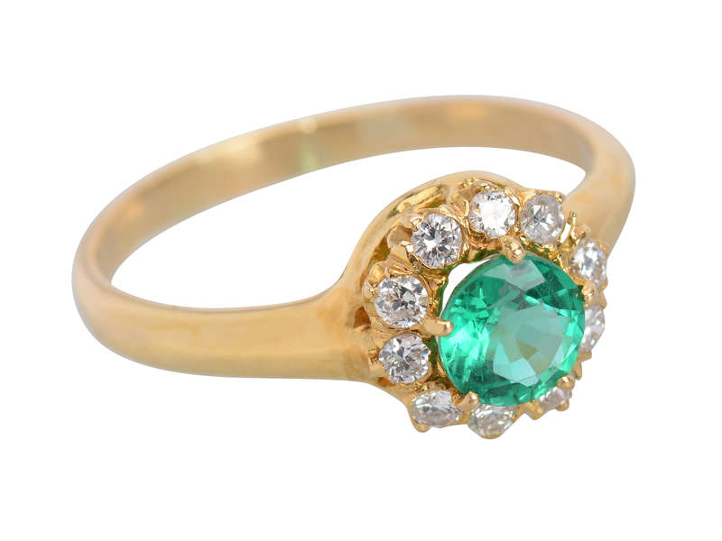 Emerald Diamond Halo Ring in 18k Gold