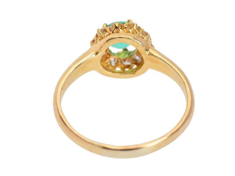 Emerald Diamond Halo Ring in 18k Gold