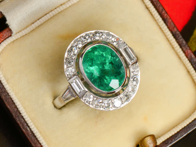 Natural Emerald Diamond Ring
