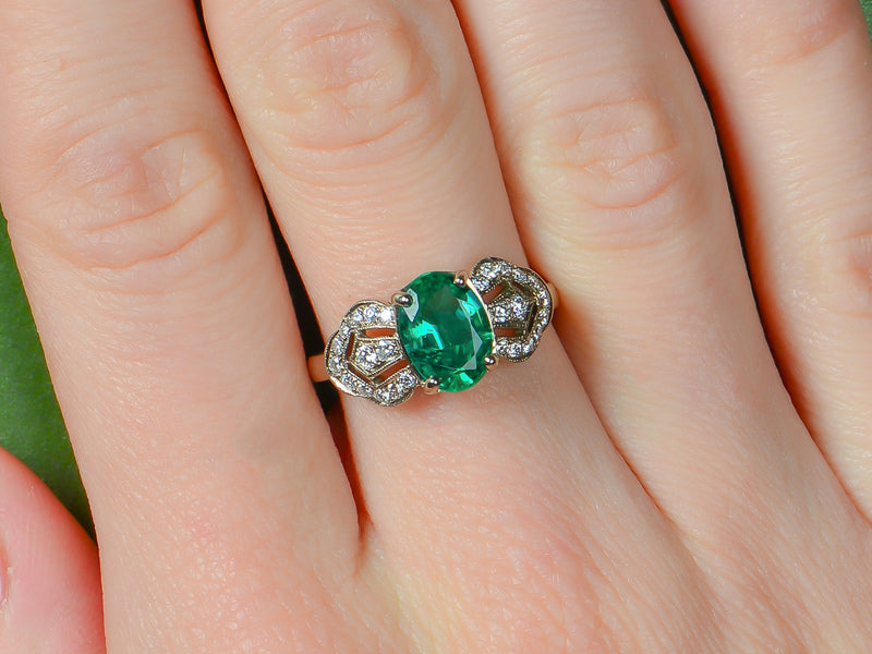 Artistic Ribbons - Emerald Diamond Ring
