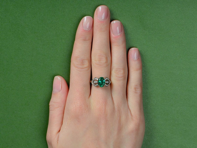 Artistic Ribbons - Emerald Diamond Ring