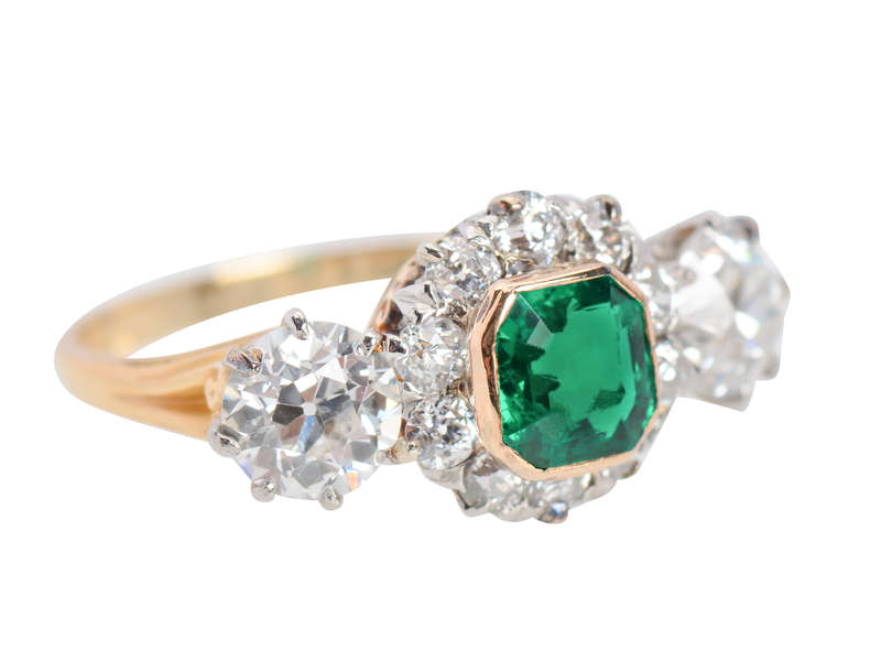 Fascinante - Colombian Emerald Diamond Ring