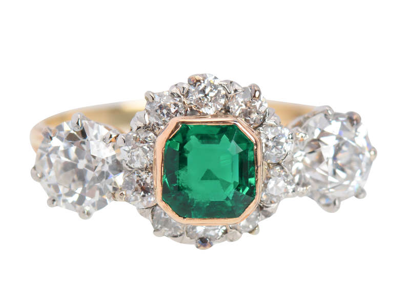 Fascinante - Colombian Emerald Diamond Ring